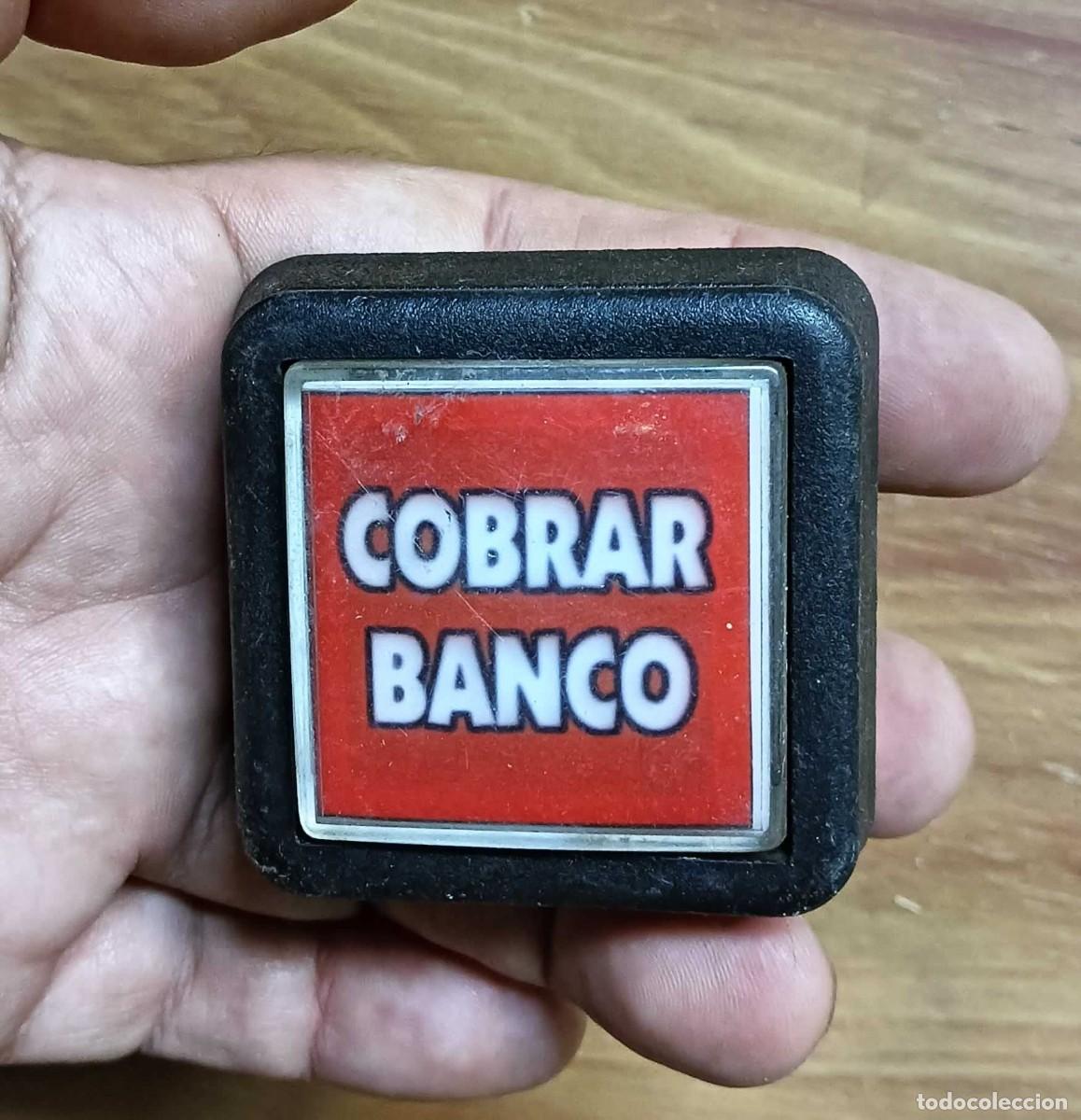 Segunda mano: PULSADOR LUMINOSO CON CARCASA NEGRA Y PORTAL&Aacute;MPARAS ROSCADO