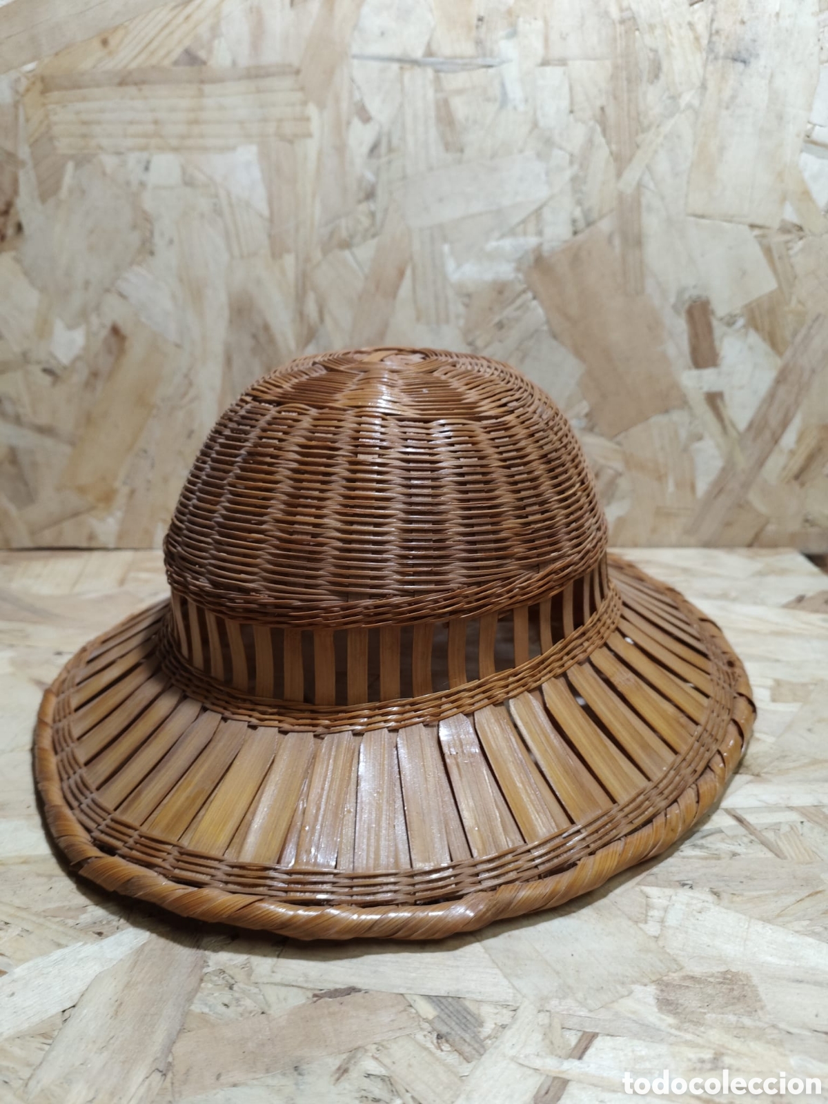 Segunda mano: Sombrero chino estilo Safari o colonial de bamb&uacute;. - Foto 1