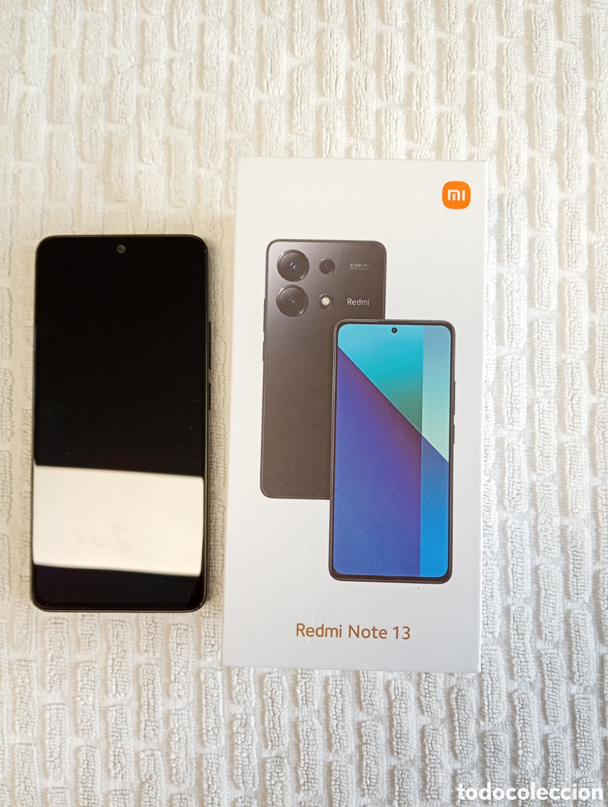 Segunda mano: Smartphone Redmi Note 13 seminuevo, con cargador, caja original, protector pantalla y funda.