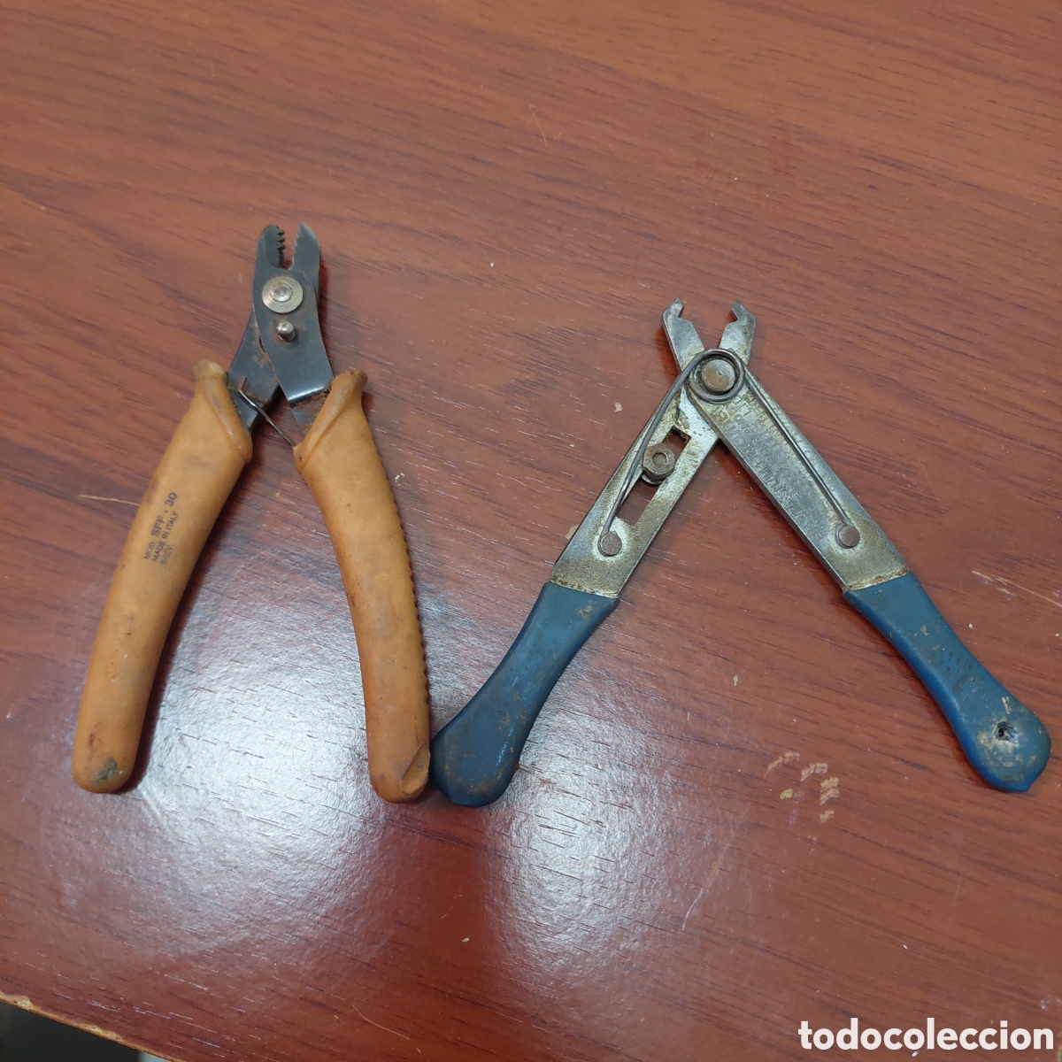 Segunda mano: 2 Pelacables y cortador.