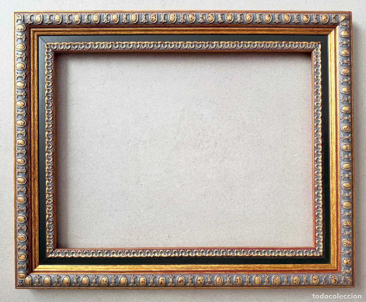 Segunda mano: Marco de madera en tonos bronce y verde oscuro 43,5 x 35,5 x 3 cm perfil