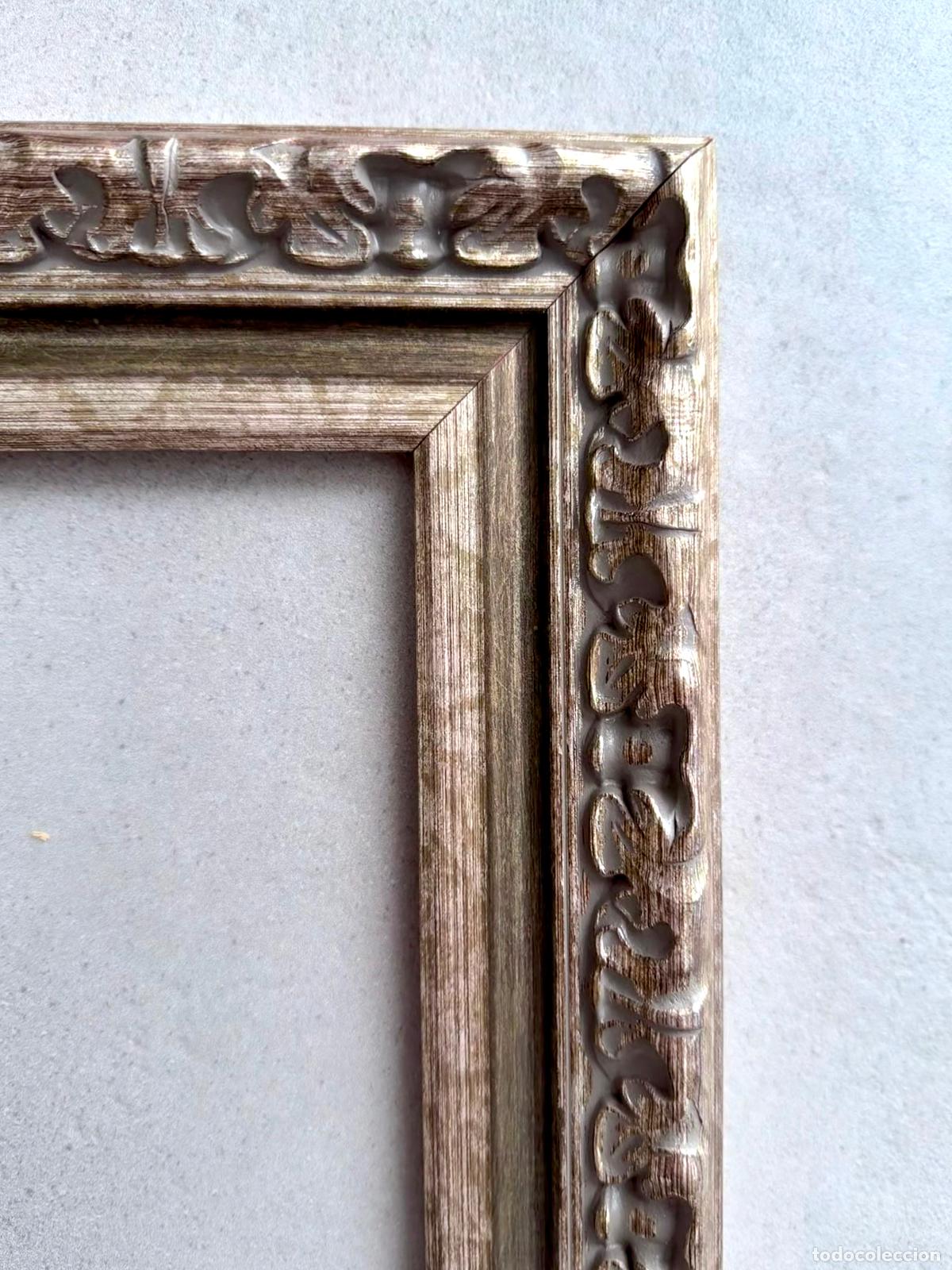 Segunda mano: Marco de madera en tonos bronce y plata antigua 51 x 43 ,5 x 3 cm perfil