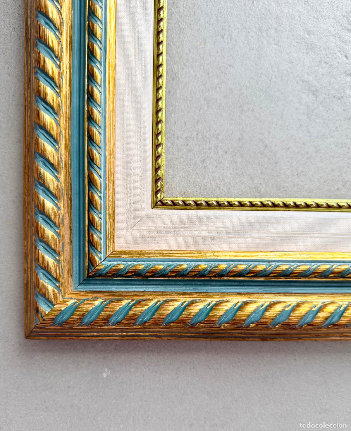 Segunda mano: Marco de madera de estilo cl&aacute;sico dorado con dos molduras 59 x 51 x 3 cm perfil