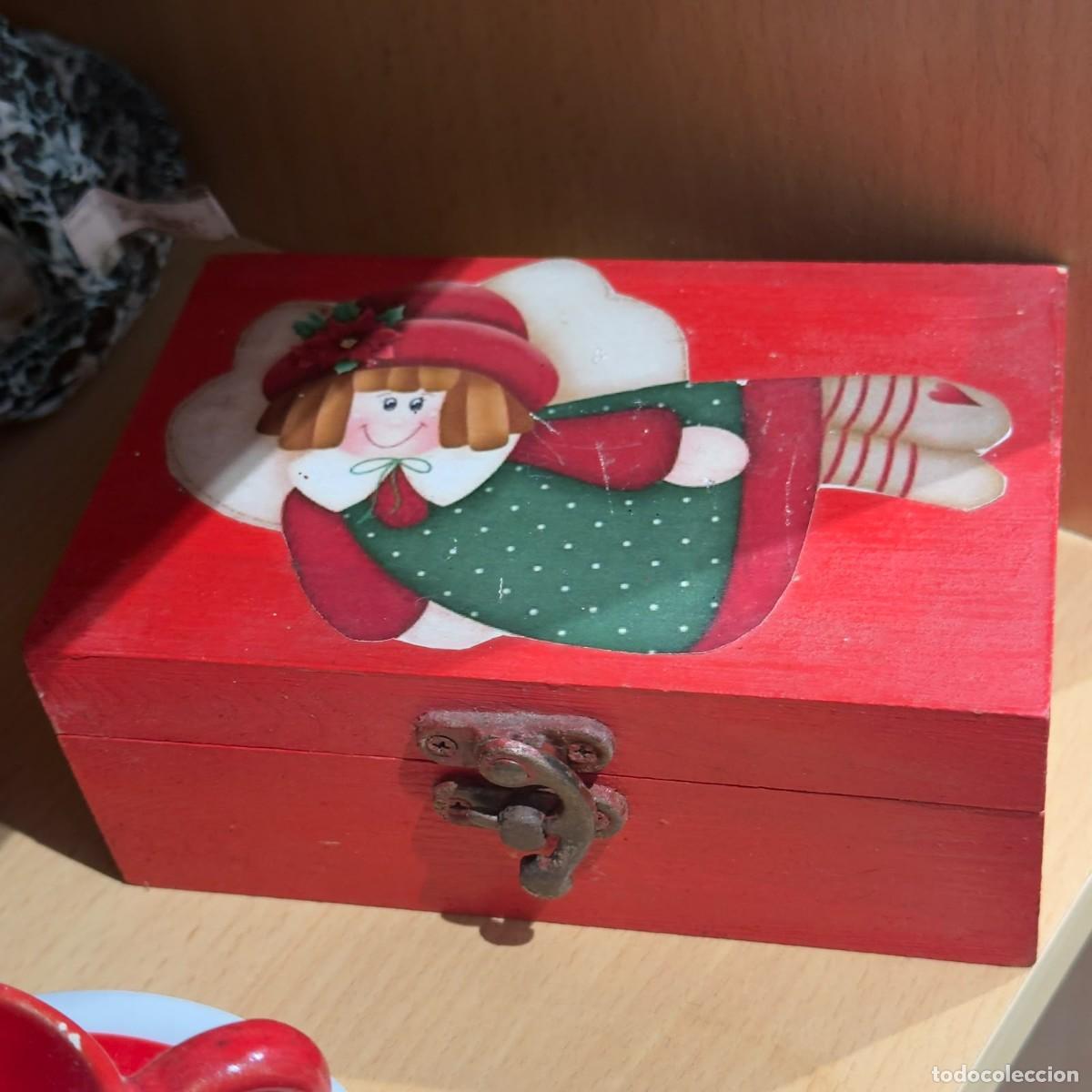 Segunda mano: Caixa de Madeira Vermelha Com Boneca/Anjo de Natal - Foto 2
