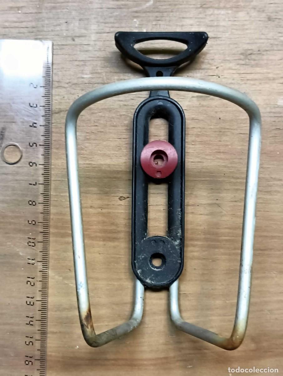 Segunda mano: PORTABID&Oacute;N BTWIN DECATHLON PARA BICICLETA - SE ATORNILLA AL CUADRO - CARRETERA, MTB Y TREKKING