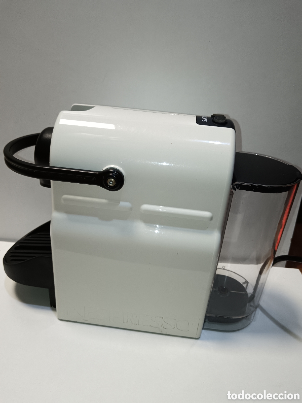 Segunda mano: Cafetera Nespresso Krups Inissia Blanca nueva