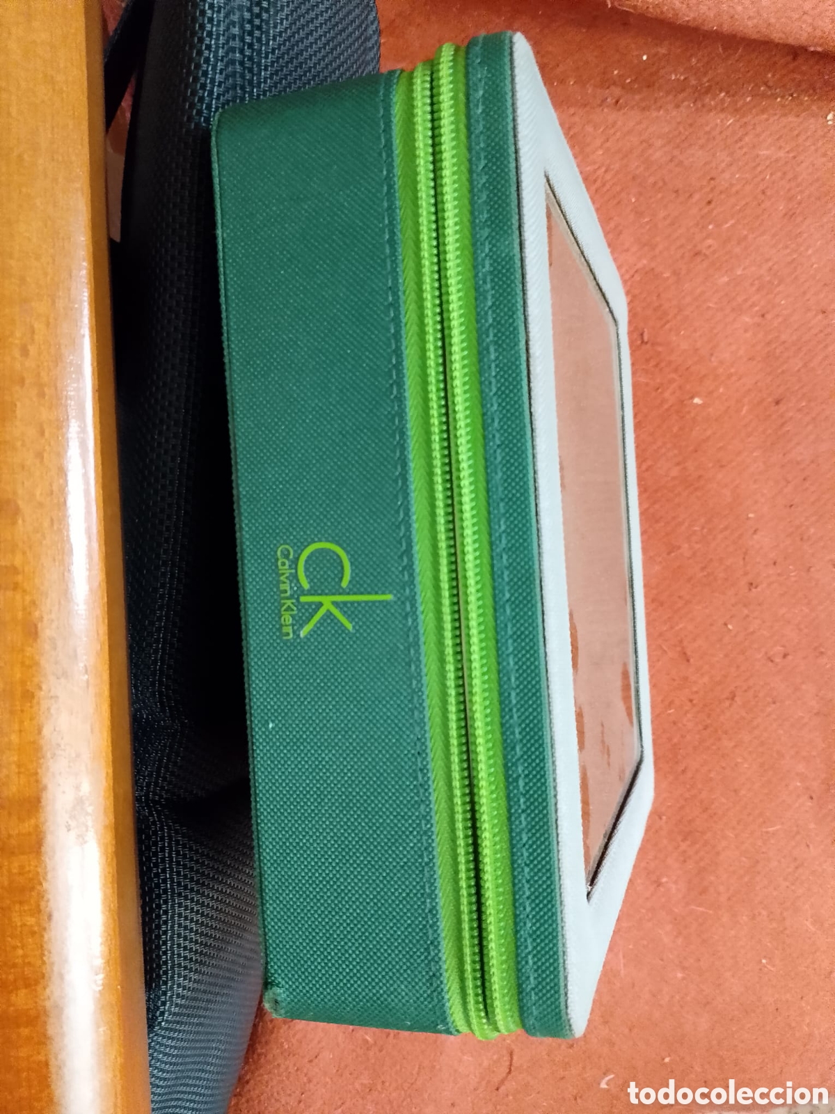 Segunda mano: Caja vac&iacute;a con cremallera de Calvin Klein - Foto 2