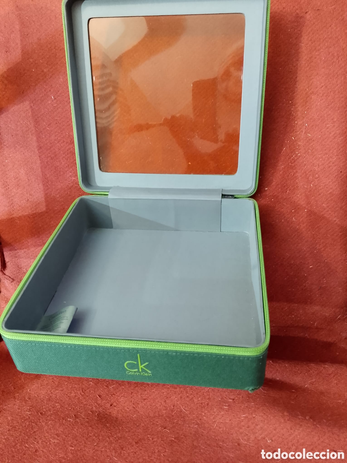 Segunda mano: Caja vac&iacute;a con cremallera de Calvin Klein