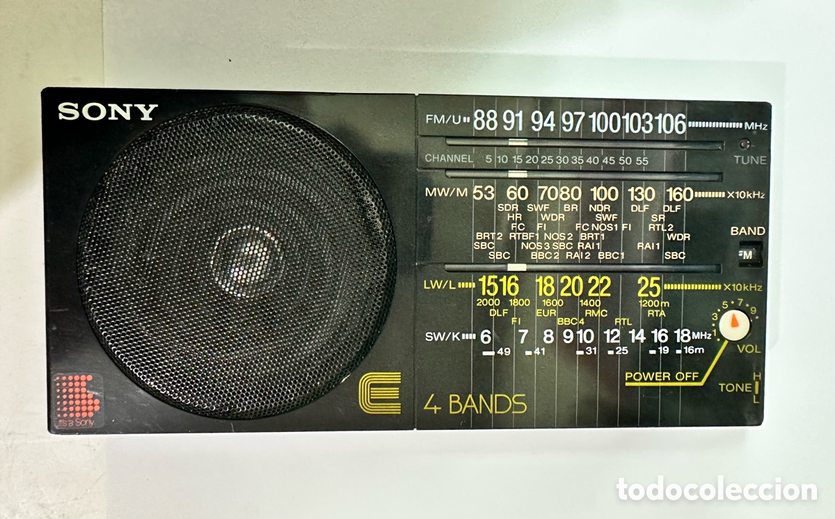 Segunda mano: Antiguo radio SONY ICF-32 FM/MW/LW/SW/ 4 BAND PORTABLE RADIO