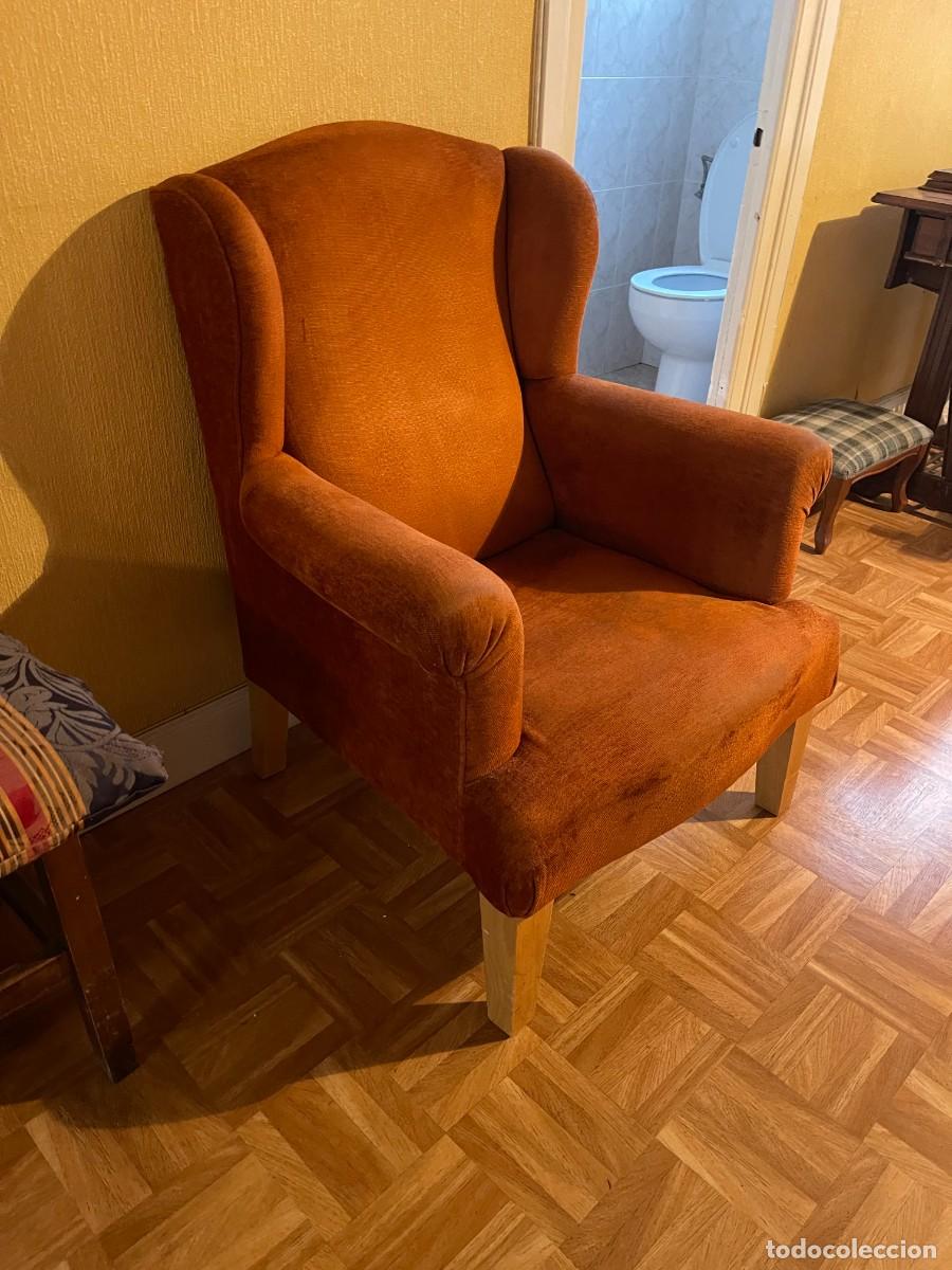 Segunda mano: Sill&oacute;n orejero naranja con patas de madera. SOLO RECOGIDA BILBAO, SIN ENV&Iacute;OS