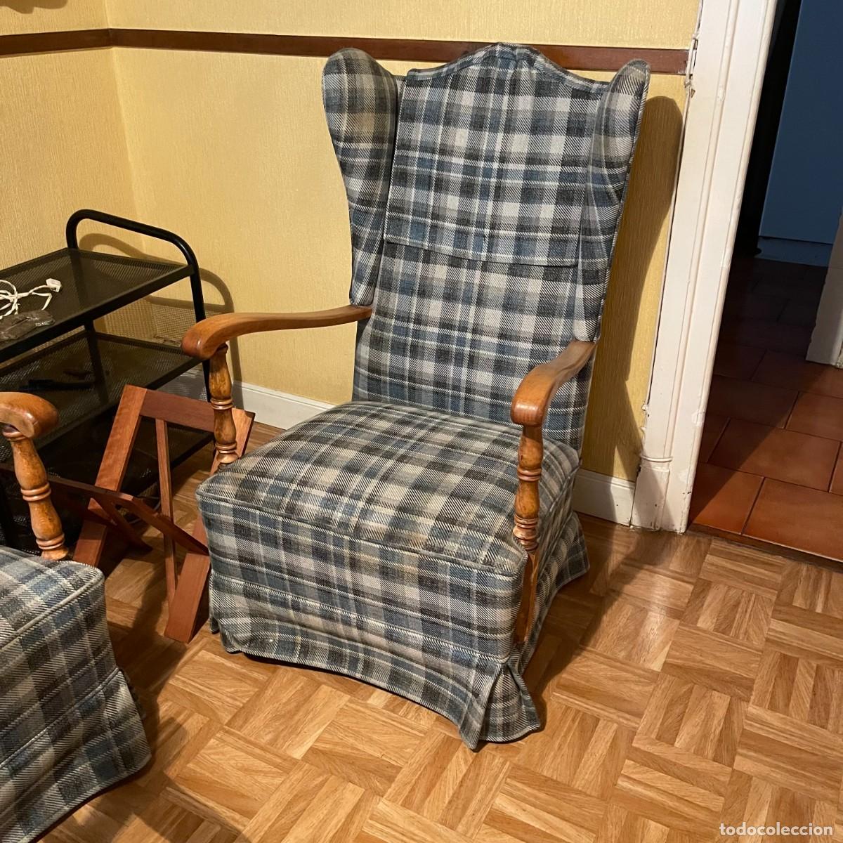 Segunda mano: Sill&oacute;n orejero de cuadros y brazos de madera. SOLO RECOGIDA BILBAO, SIN ENV&Iacute;OS