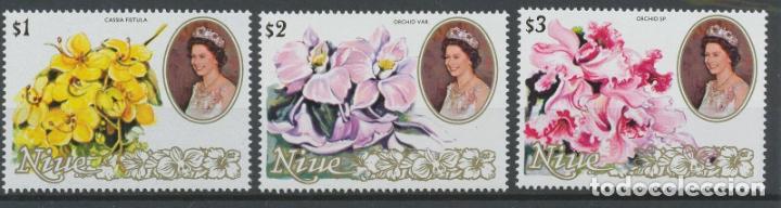 Sellos: Niue 1981 Ivert 355/7 *** Serie Básica - Flores del Pacifico Sur (III) - Isabel II - Foto 1 - 303680353