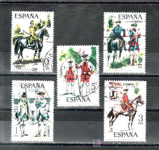Sellos: espa&ntilde;a 2236/40 usada, uniformes militares, - Foto 1