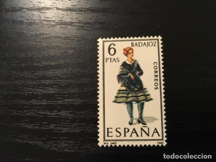 Sellos: Edifil 1772 - Trajes regionales Badajoz - Foto 1