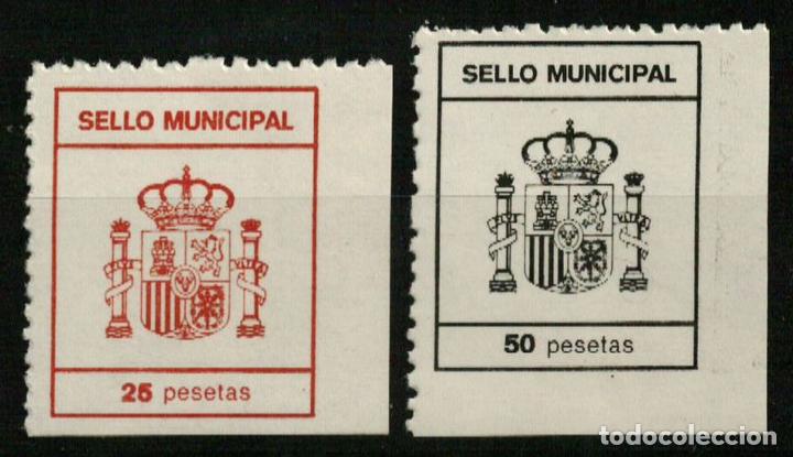 Timbres: SELLO MUNICIPAL GEN&Eacute;RICO DE AYUNTAMIENTOS MONARQU&Iacute;A (2 VALORES)