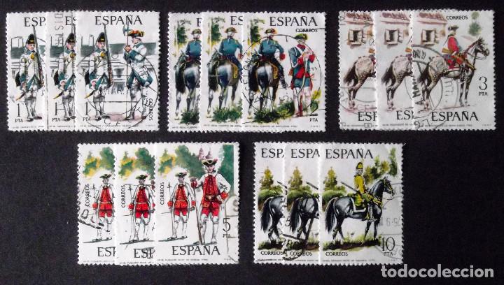 Sellos: 2236-40, TRES SERIES EN USADO. UNIFORMES. - Foto 1