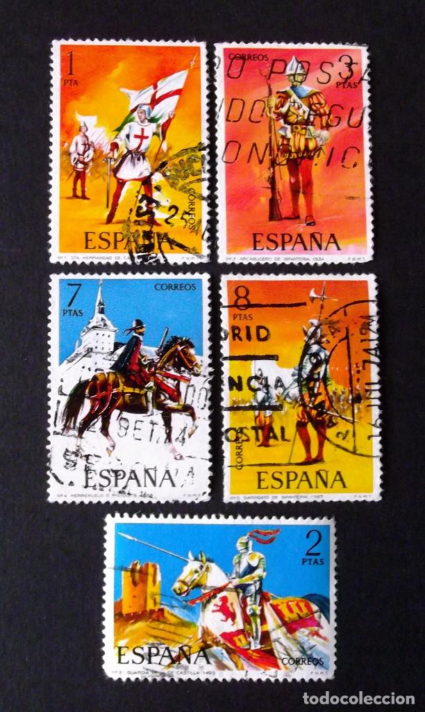 Sellos: 2139-43, SERIE USADA. UNIFORMES. - Foto 1