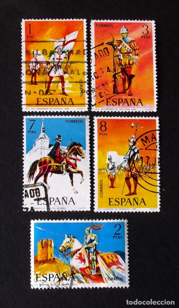 Sellos: 2139-43, SERIE USADA. UNIFORMES. - Foto 1