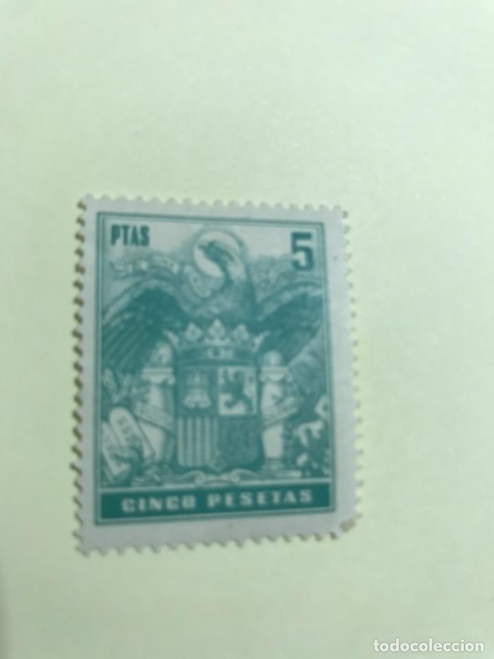 Sellos: Un sello CINCO PESETAS - Foto 1