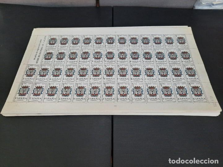 Sellos: Pliegos de escudos capitales de provincias espa&ntilde;olas - Foto 1