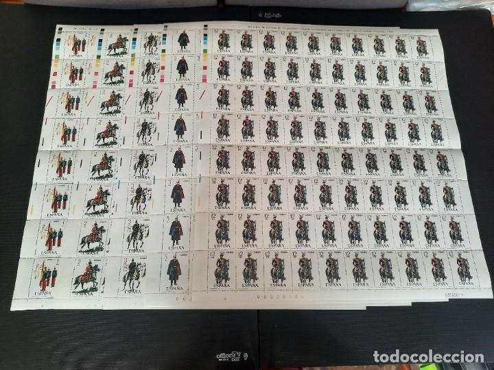 Sellos: Pliegos de sellos uniformes militares 1978 - Foto 1