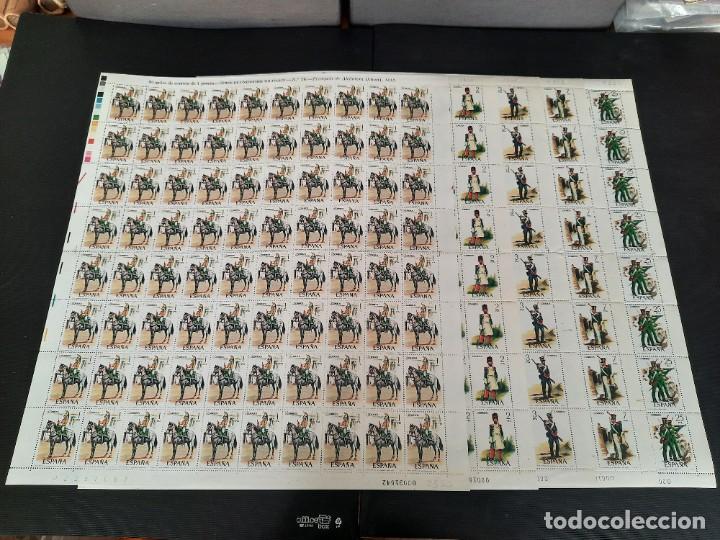 Sellos: Pliegos de sellos uniformes militares 1976 - Foto 1