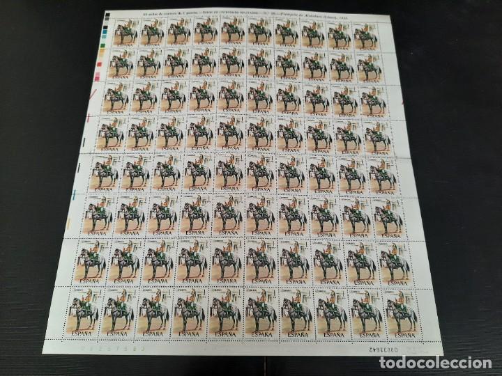 Sellos: Pliegos de sellos uniformes militares 1976 - Foto 2