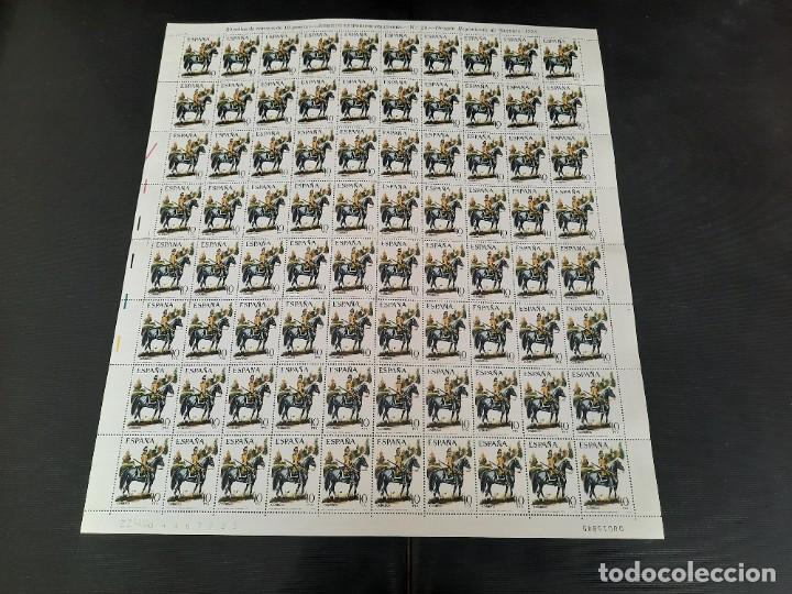 Sellos: Pliegos de sellos uniformes militares 1975 - Foto 10