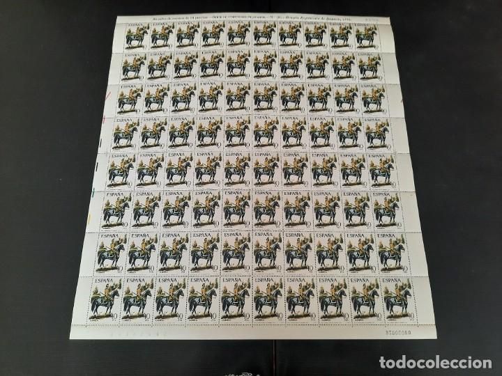 Sellos: Pliegos de sellos uniformes militares 1975 - Foto 10