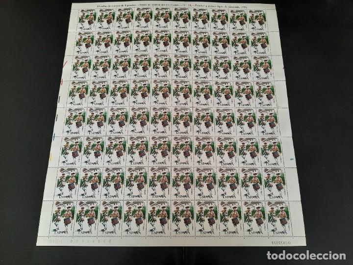 Sellos: Pliegos de sellos uniformes militares 1974 - Foto 6