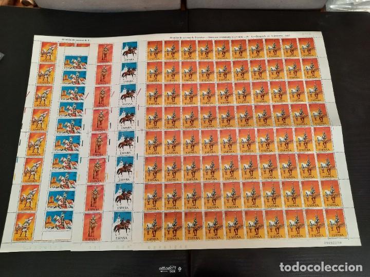 Sellos: Pliegos de sellos uniformes militares 1973 - Foto 1