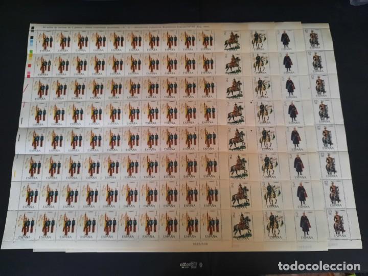 Sellos: Pliegos de sellos uniformes militares 1978 - Foto 1