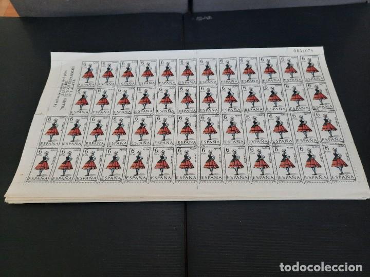 Sellos: Pliegos de sellos .Trajes tipicos espa&ntilde;oles - Foto 1