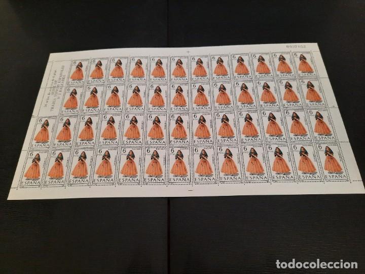 Sellos: Pliego de sellos .Trajes tipicos espa&ntilde;oles - Foto 1