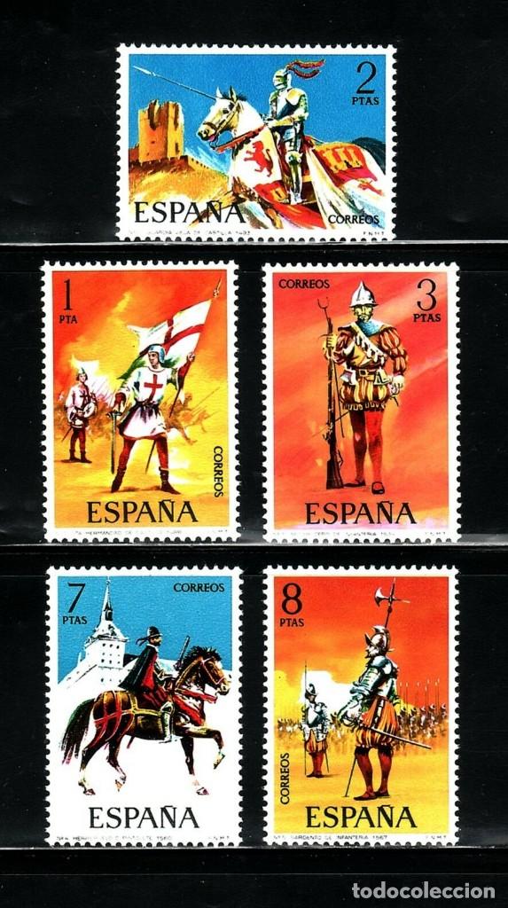 Sellos: ESPA&Ntilde;A 1973 2139/3 I Uniformes Militares 5v. - Foto 1