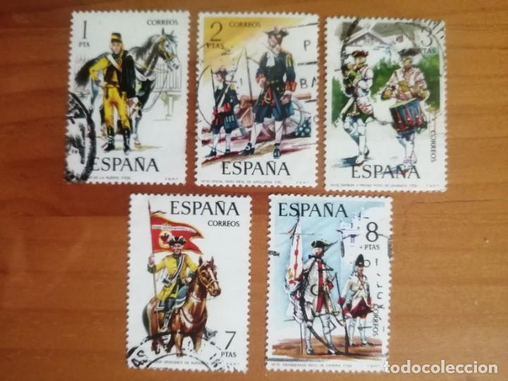 Sellos: A&Ntilde;O 1974 - EDIFIL 2197 A 2201 - SERIE: UNIFORMES MILITARES.