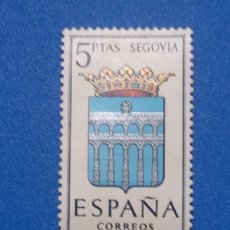 Sellos: 1965 - ESCUDOS CAPITALES DE PROVINCIA ESPAÑOLAS - SEGOVIA - VALOR: 5 PTAS - NUEVO CON GOMA ORIGINA. Lote 364482121
