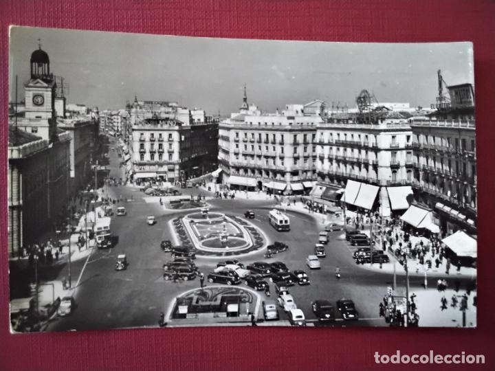 Sellos: postal PUERTA DEL SOL CIRCULADA 1958 DE MADRID A BARCELONA - Foto 2