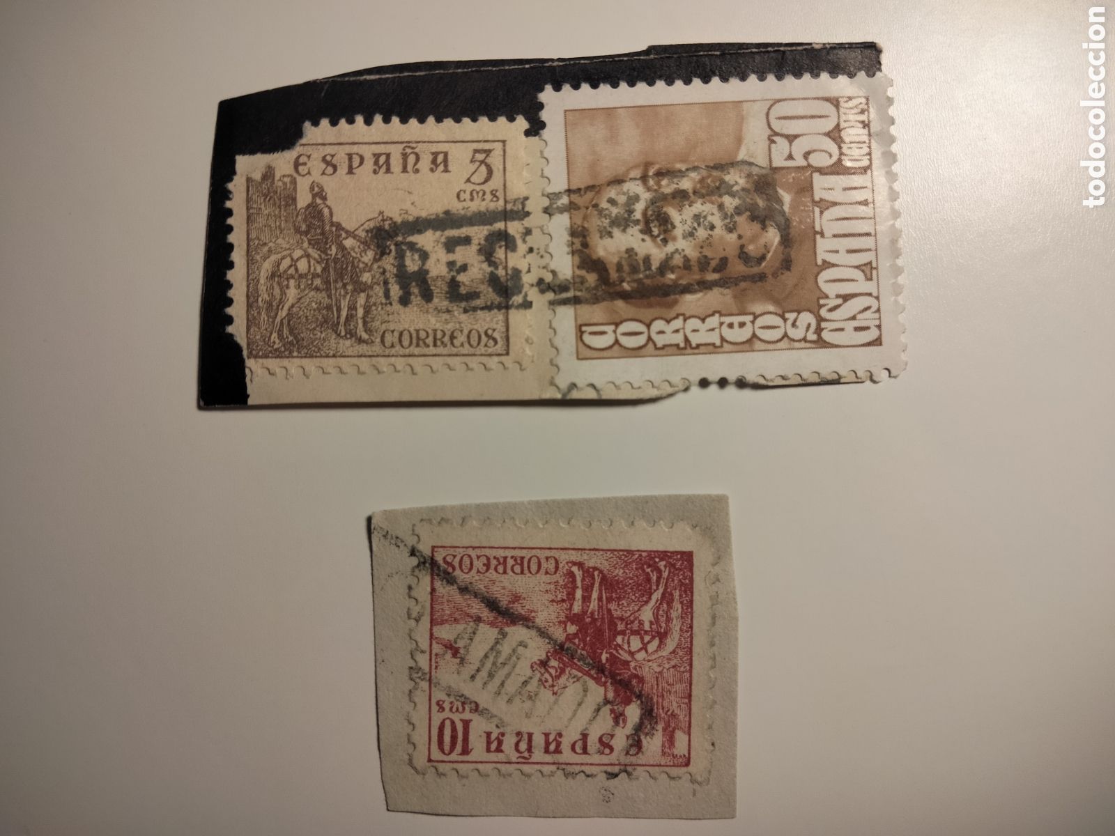 Stamps: 1,3,1. Dos fragmentos de correo reclamado.