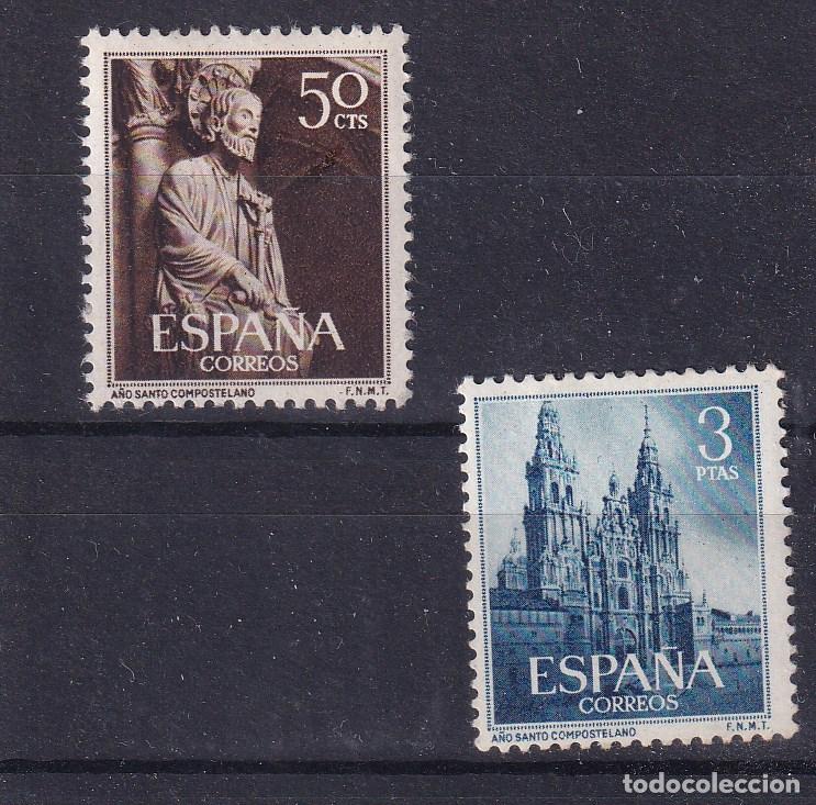 Sellos: ESPA&Ntilde;A 1130/1 con charnela, A&Ntilde;O SANTO COMPOSTELANO - Foto 1
