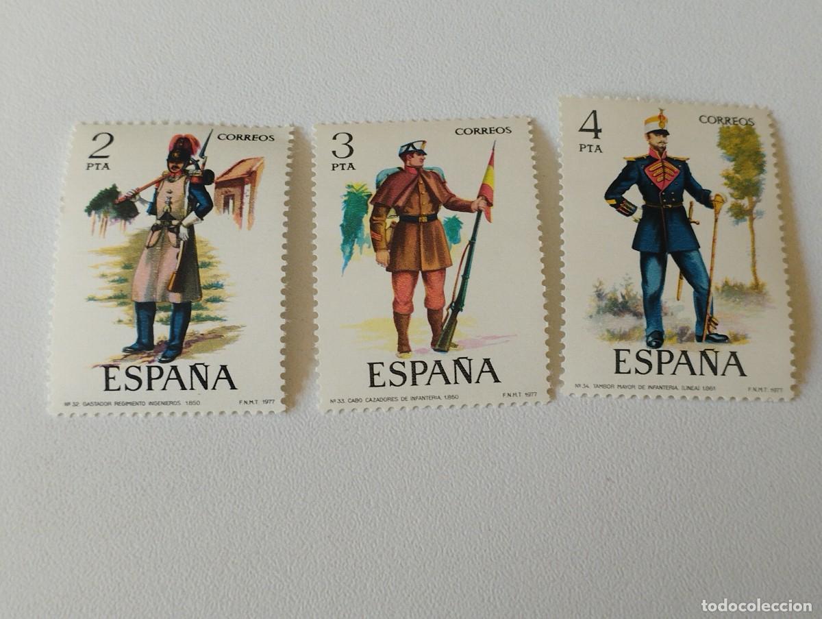 Sellos: CORREOS ESPA&Ntilde;A UNIFORMES MILITARES - Foto 1