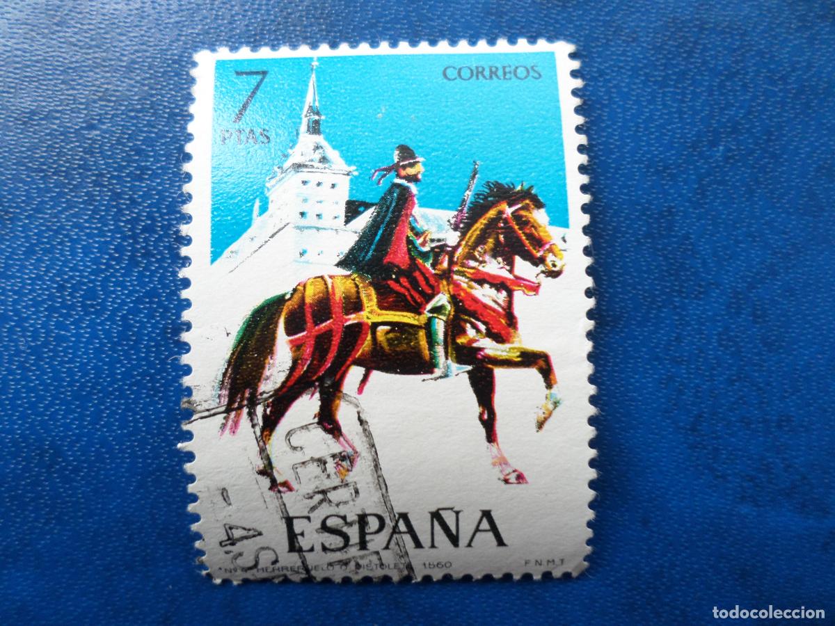Sellos: 1973, uniformes militares, edifil 2142 - Foto 1