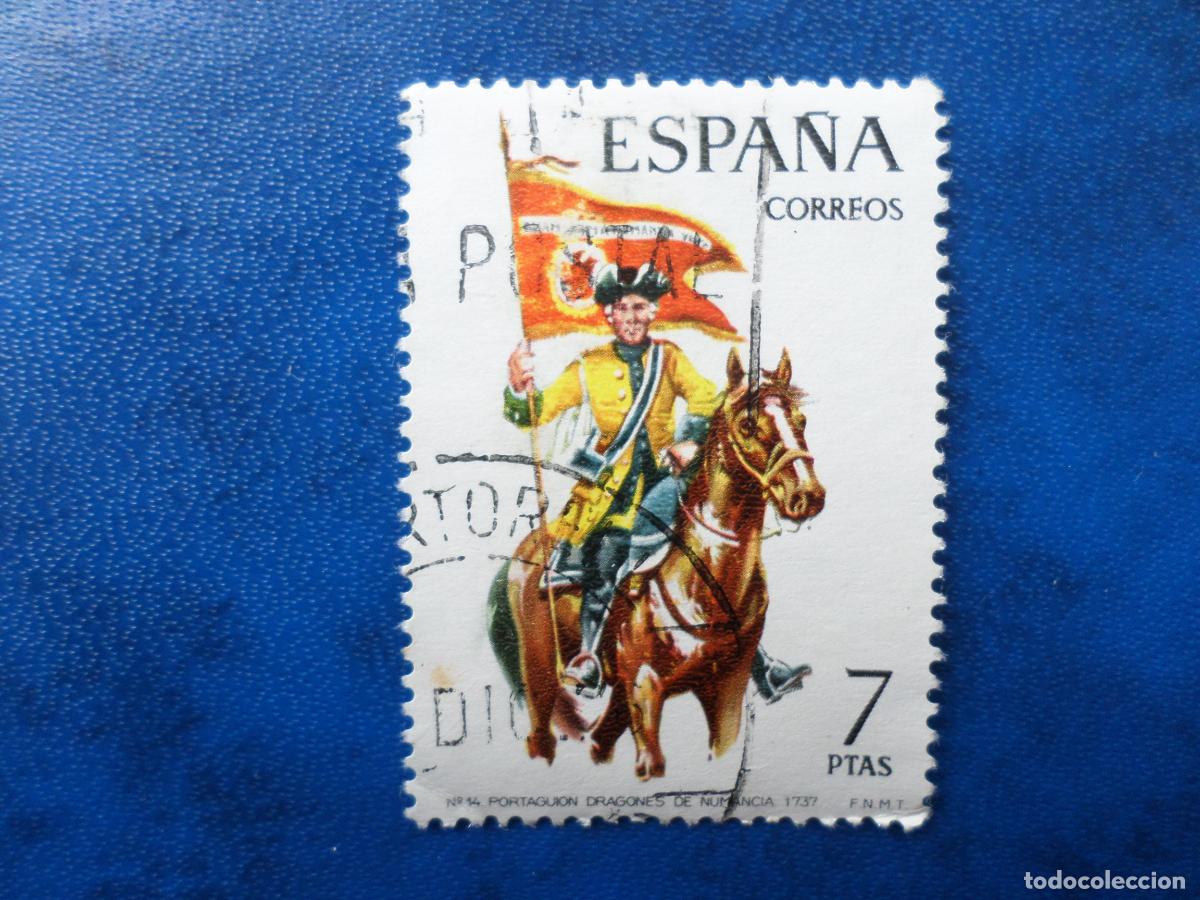 Sellos: 1974, uniformes militares, edifil 2200 - Foto 1