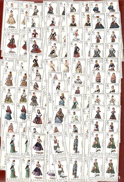 Sellos: Trajes completos a&ntilde;os 1967-71 en bloque de 4 - Foto 1