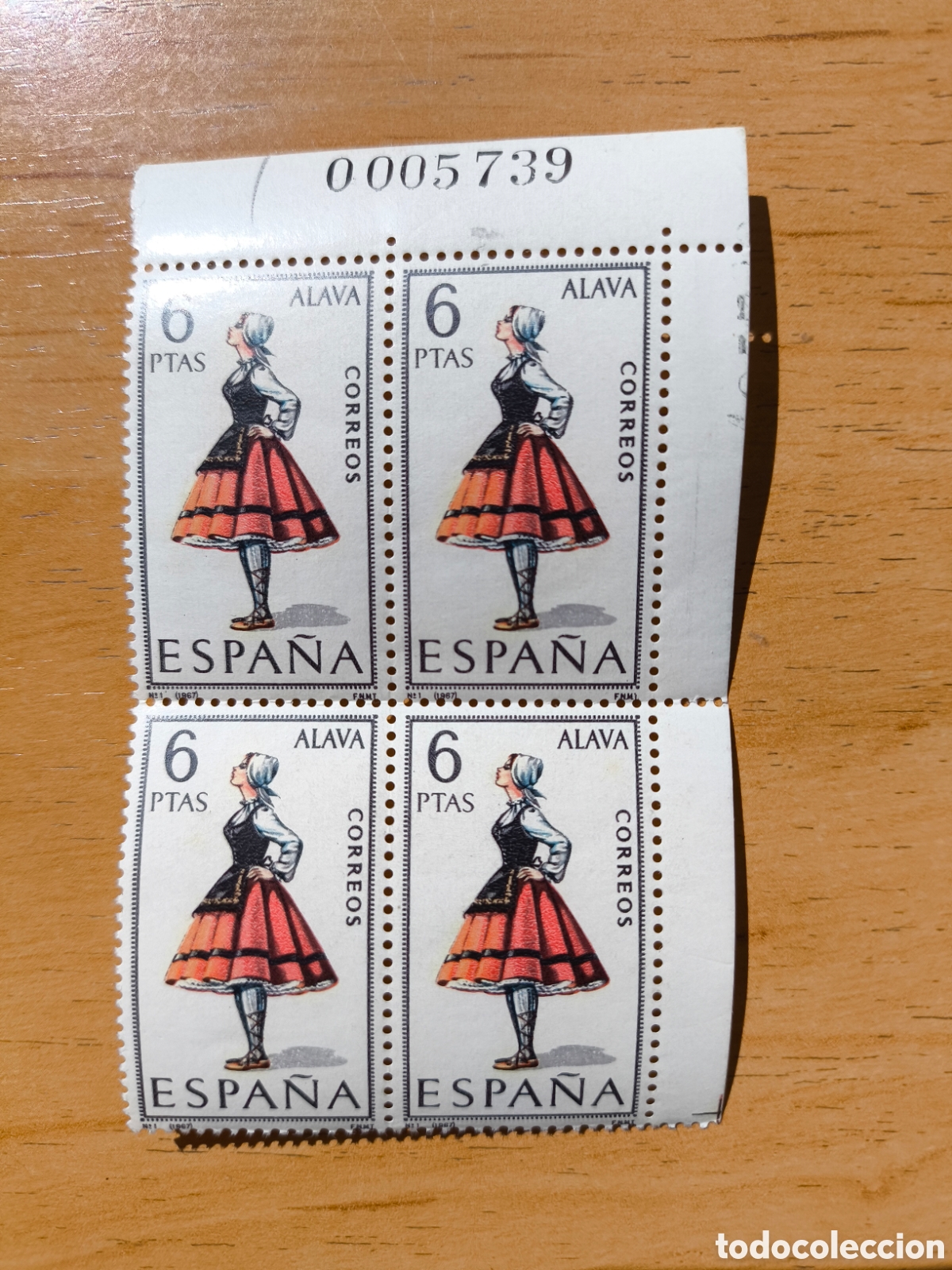 Sellos: Traje regional &Aacute;lava nuevo - Foto 1
