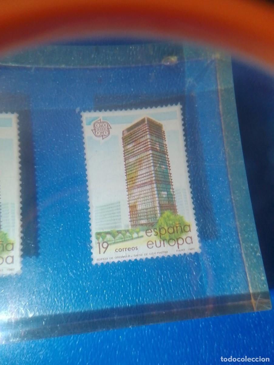 Sellos: Antiguo pisapapeles sellos 19 ptas edificio S&aacute;ez de Otaiza - Foto 2