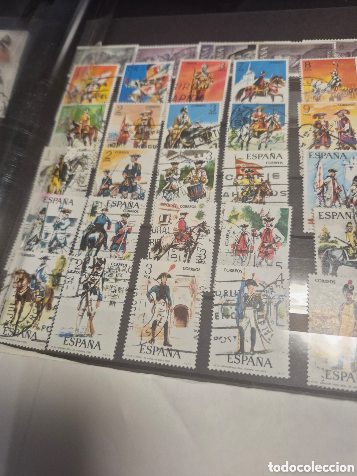 Sellos: 5 primeras Series uniformes militares en usado