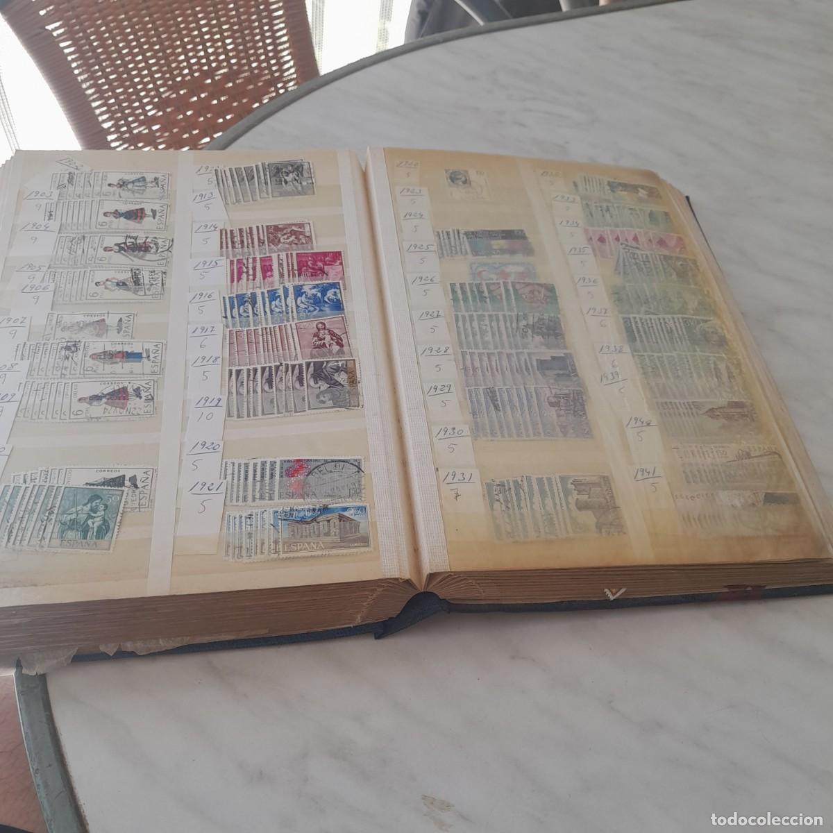 Sellos: ALBUM ANTIGUO CON GRAN CANTIDAD DE SELLOS ESPA&Ntilde;A USADOS DESDE 1950 A 1975