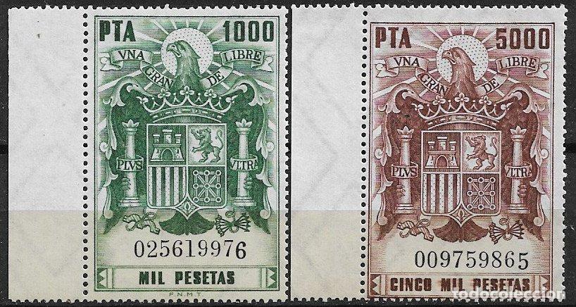 Sellos: FISCALES, 1976 P&Oacute;LIZAS, n&ordm; 748 y 749 * * LUJO