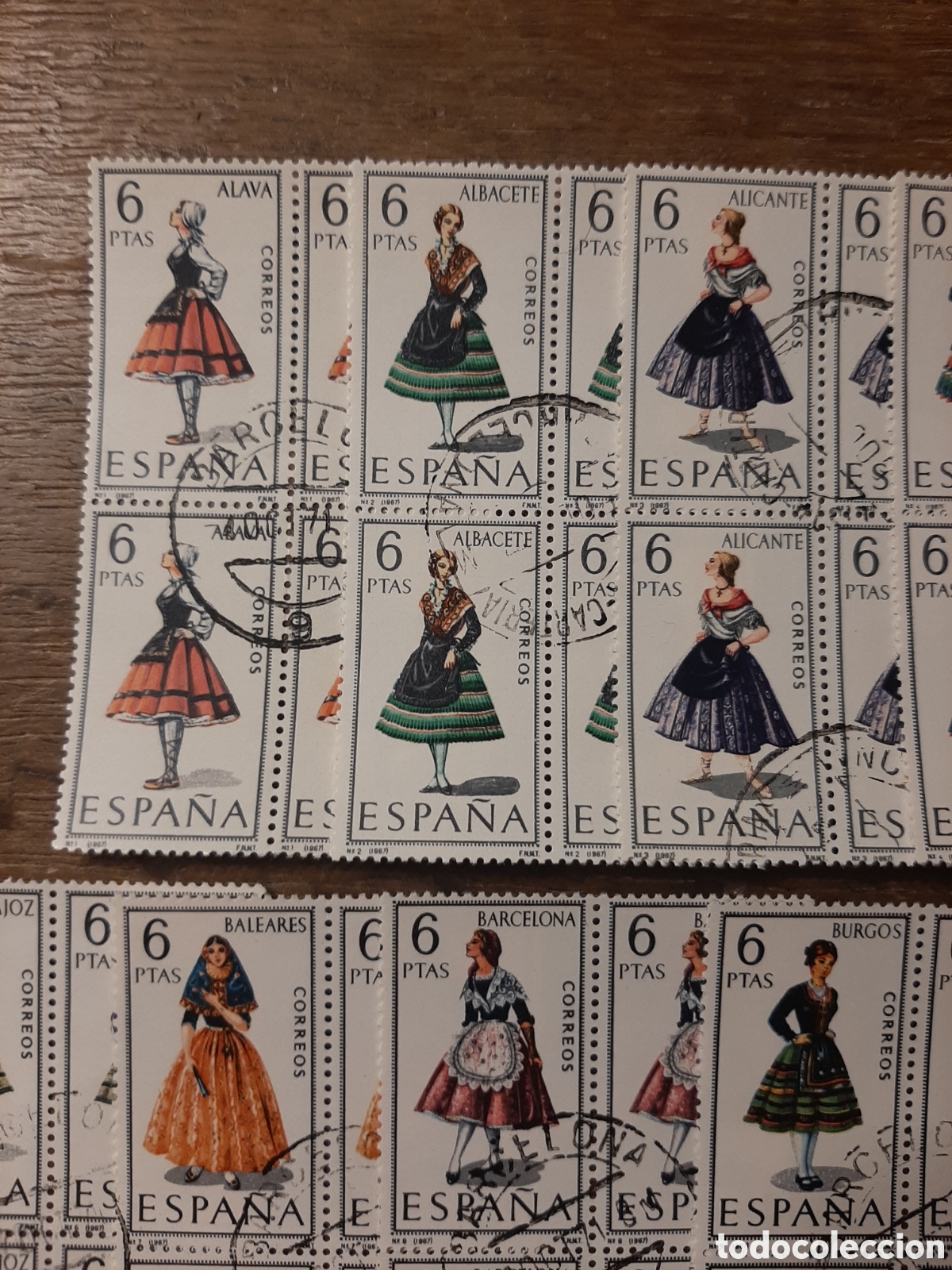 Sellos: TRAJES T&Iacute;PICOS ESPA&Ntilde;OLES. Bloques de 4. - Foto 2